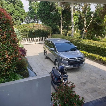 Villa Bougenvile Lembang Asri エクステリア 写真