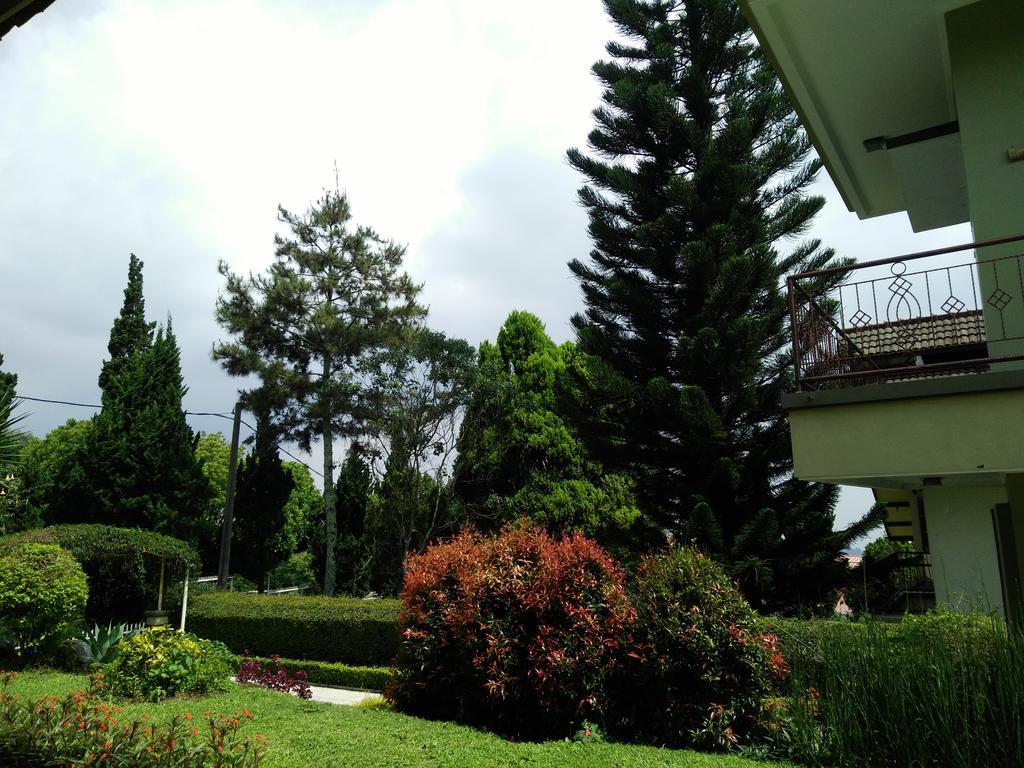 Villa Bougenvile Lembang Asri エクステリア 写真
