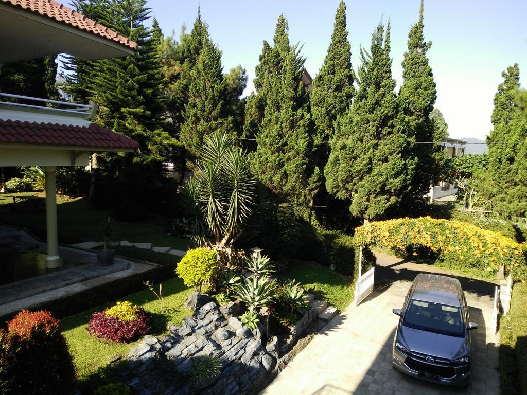 Villa Bougenvile Lembang Asri エクステリア 写真